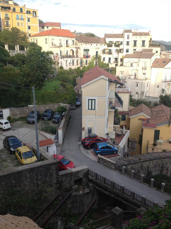 Fronte Al Porto Salerno