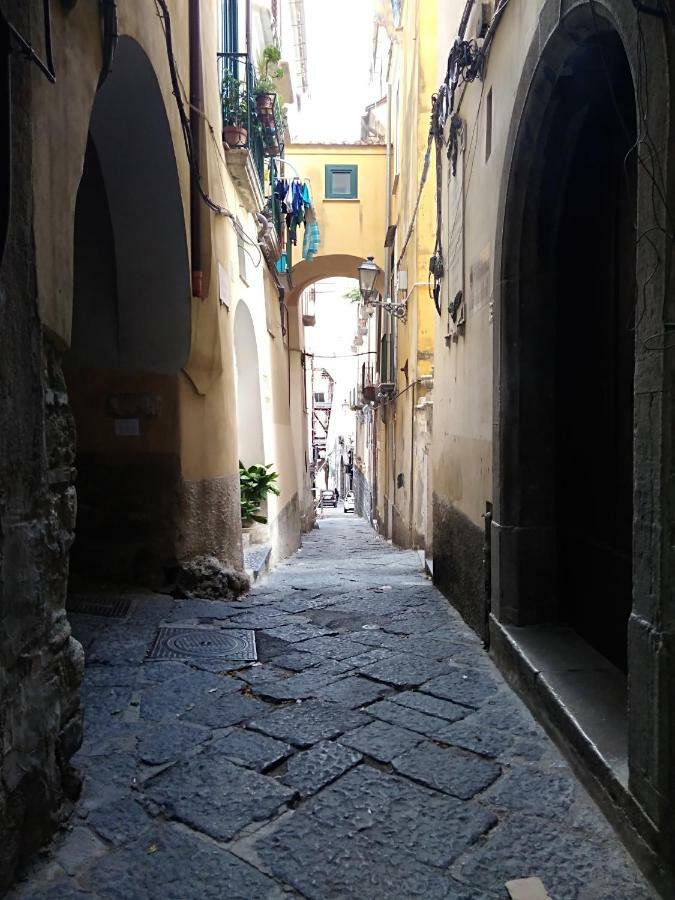 Fronte Al Porto Salerno