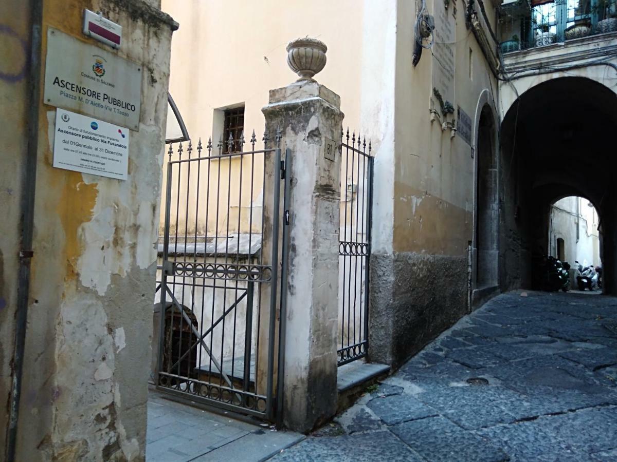 Fronte Al Porto Salerno